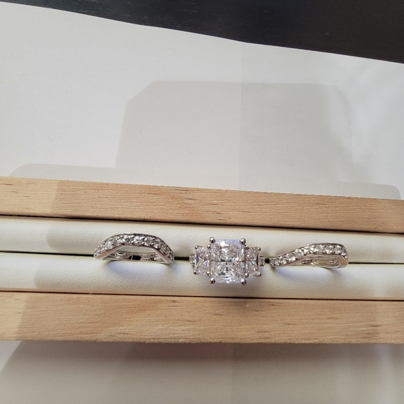 NEW WOMENS 925 STERLING SILVER RADIANT CUT WEDDING RINGS ENGAGEMENT RINGS - Picture 4 of 4